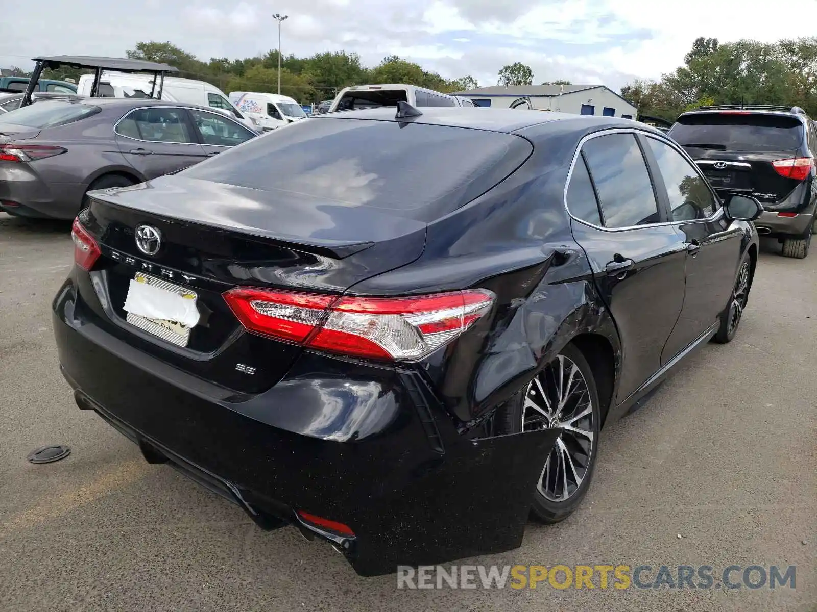 4 Photograph of a damaged car 4T1G11AK6LU504188 TOYOTA CAMRY 2020