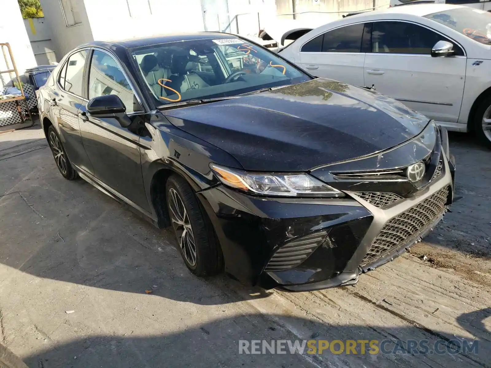 1 Photograph of a damaged car 4T1G11AK6LU505583 TOYOTA CAMRY 2020