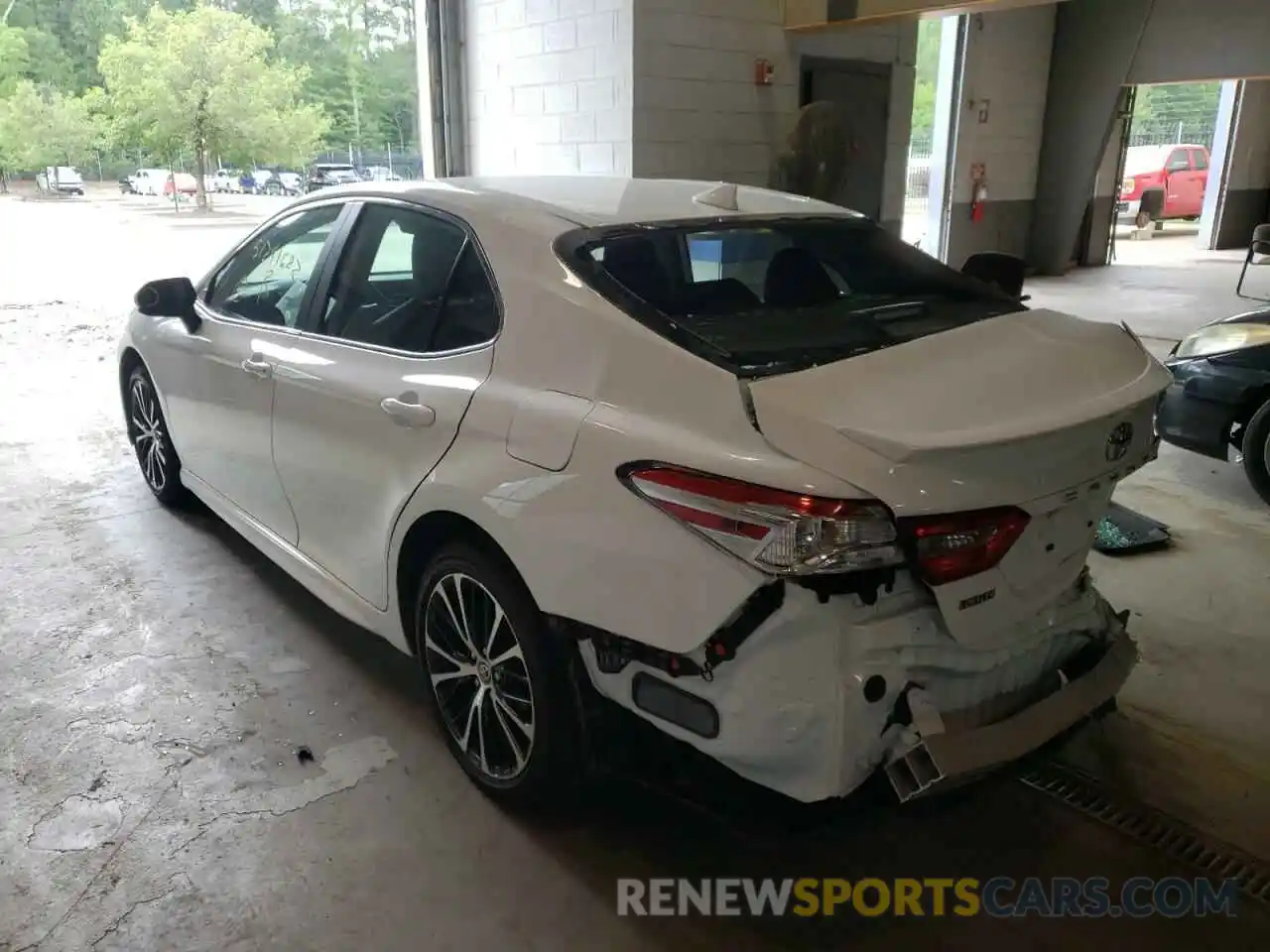 3 Photograph of a damaged car 4T1G11AK6LU505731 TOYOTA CAMRY 2020