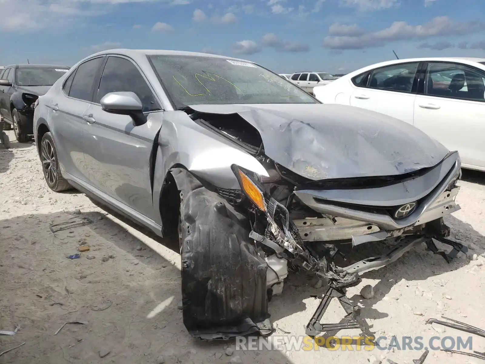 1 Photograph of a damaged car 4T1G11AK6LU506247 TOYOTA CAMRY 2020