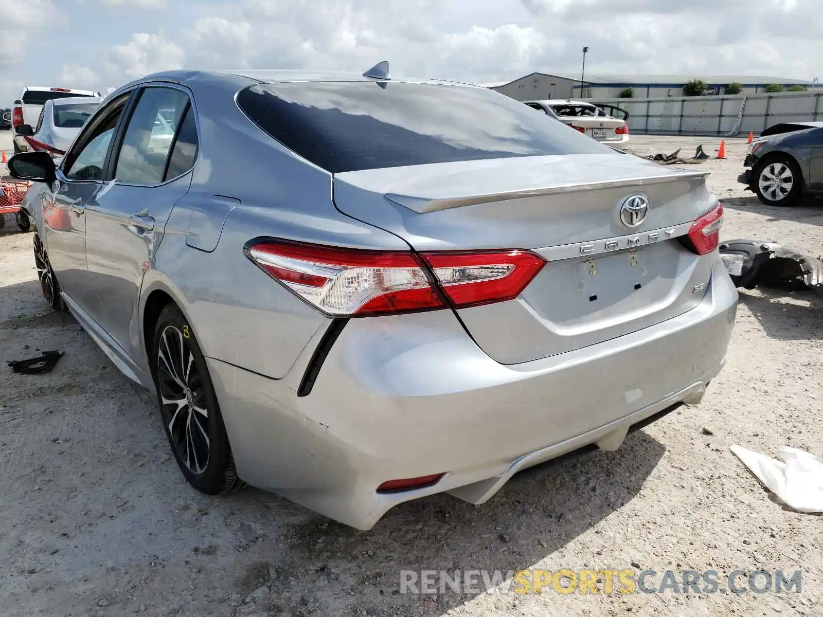 3 Photograph of a damaged car 4T1G11AK6LU506281 TOYOTA CAMRY 2020