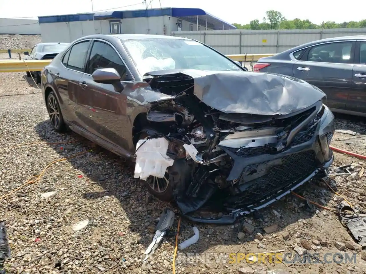 1 Photograph of a damaged car 4T1G11AK6LU509133 TOYOTA CAMRY 2020