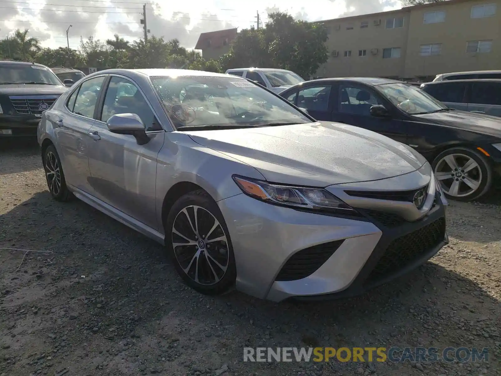 1 Photograph of a damaged car 4T1G11AK6LU860902 TOYOTA CAMRY 2020