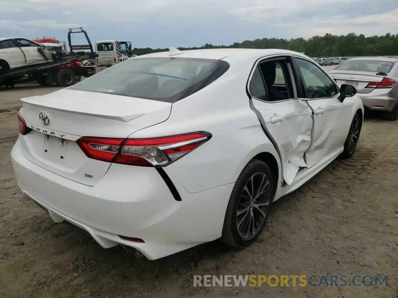 4 Photograph of a damaged car 4T1G11AK6LU864061 TOYOTA CAMRY 2020