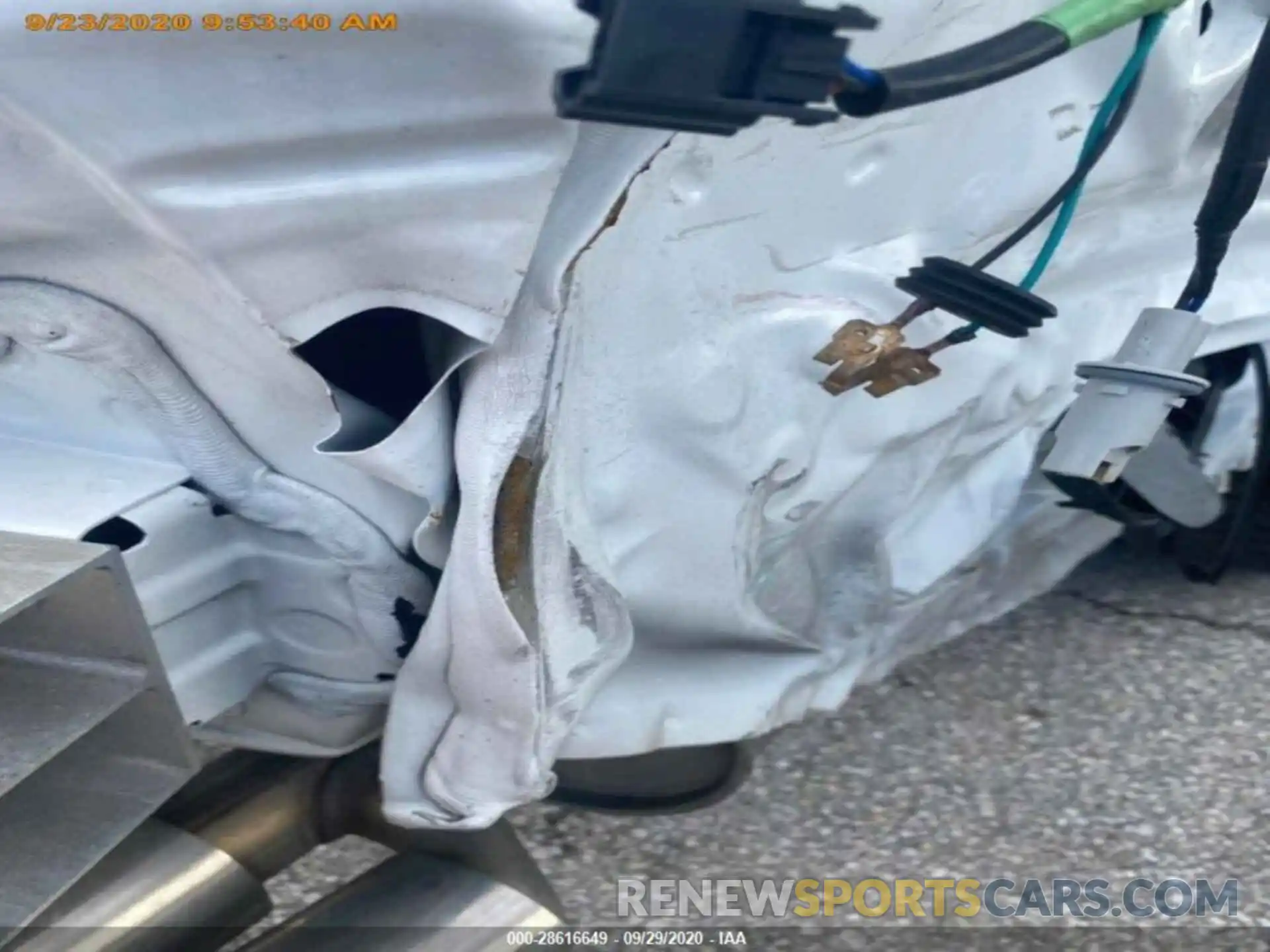 16 Photograph of a damaged car 4T1G11AK6LU865047 TOYOTA CAMRY 2020