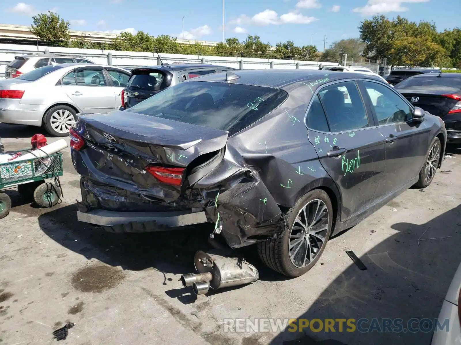 4 Photograph of a damaged car 4T1G11AK6LU865548 TOYOTA CAMRY 2020