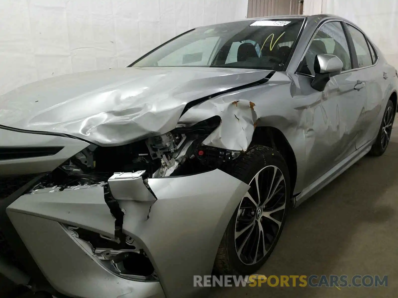 9 Photograph of a damaged car 4T1G11AK6LU871401 TOYOTA CAMRY 2020