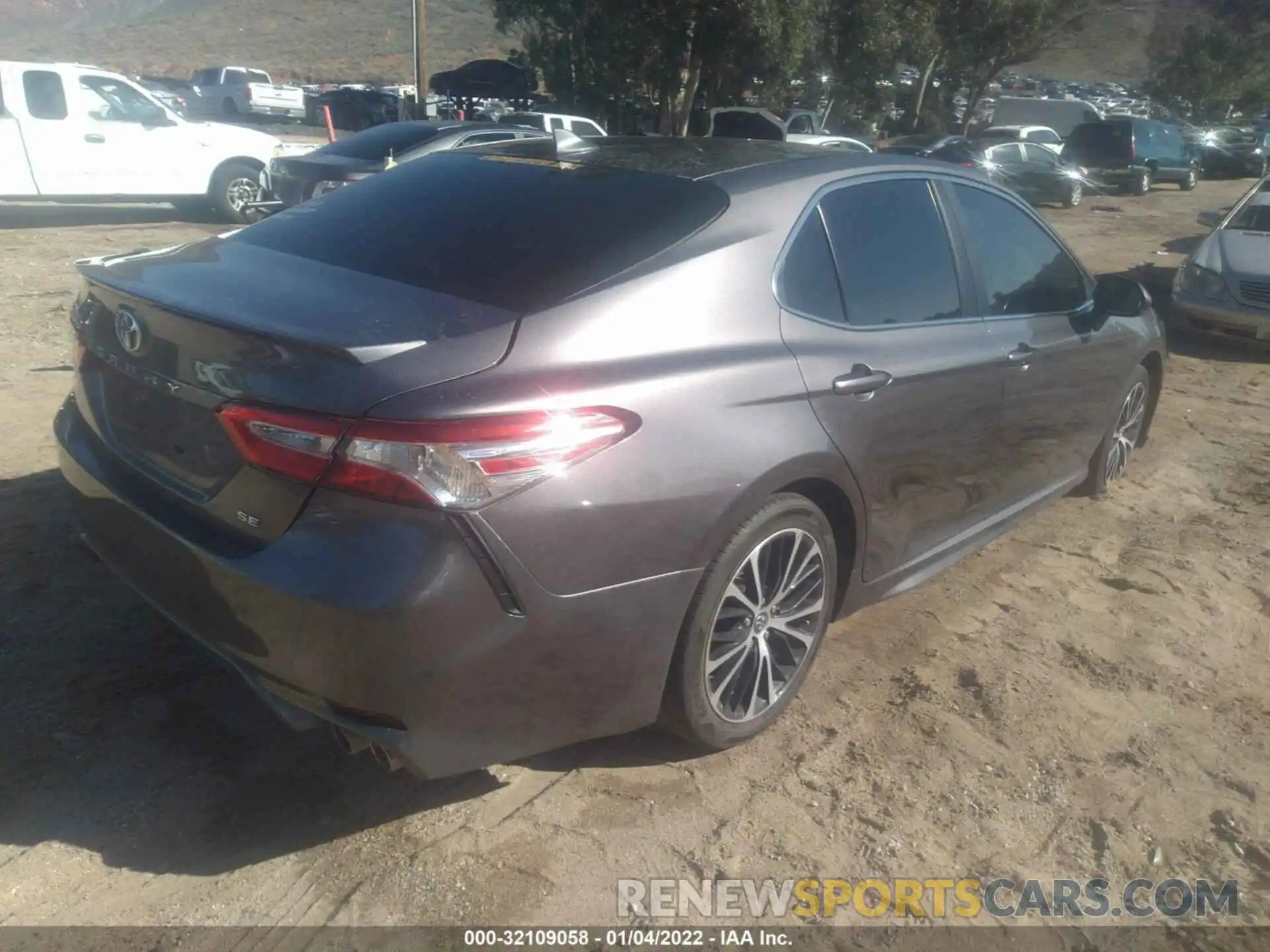 4 Photograph of a damaged car 4T1G11AK6LU872323 TOYOTA CAMRY 2020