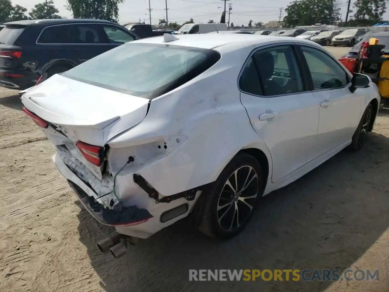 4 Photograph of a damaged car 4T1G11AK6LU884231 TOYOTA CAMRY 2020