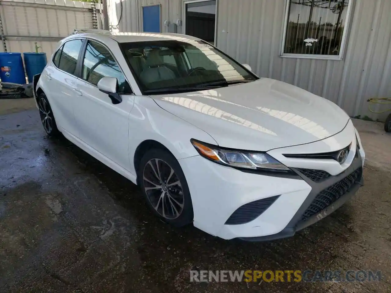 1 Photograph of a damaged car 4T1G11AK6LU885699 TOYOTA CAMRY 2020