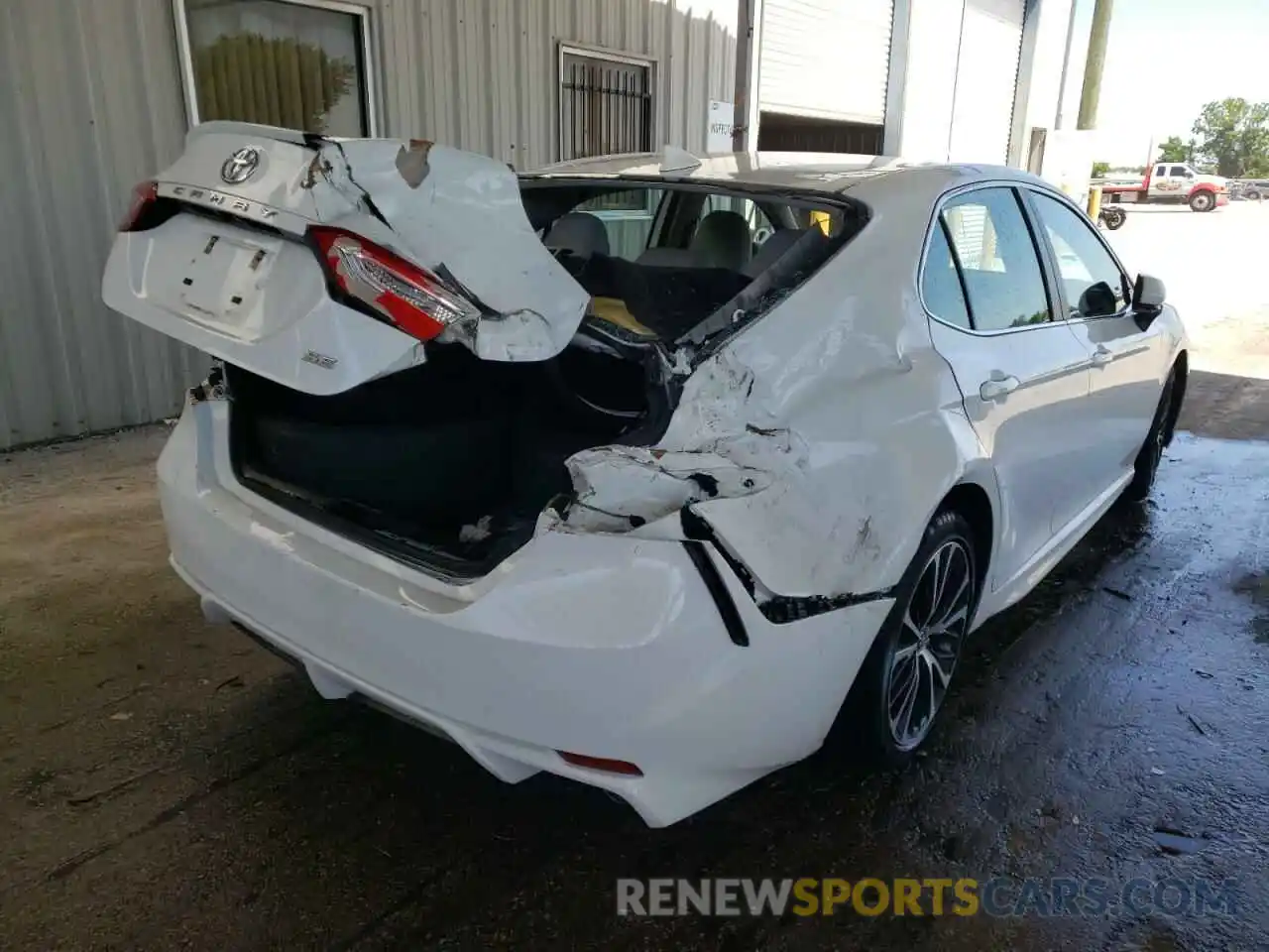 4 Photograph of a damaged car 4T1G11AK6LU885699 TOYOTA CAMRY 2020