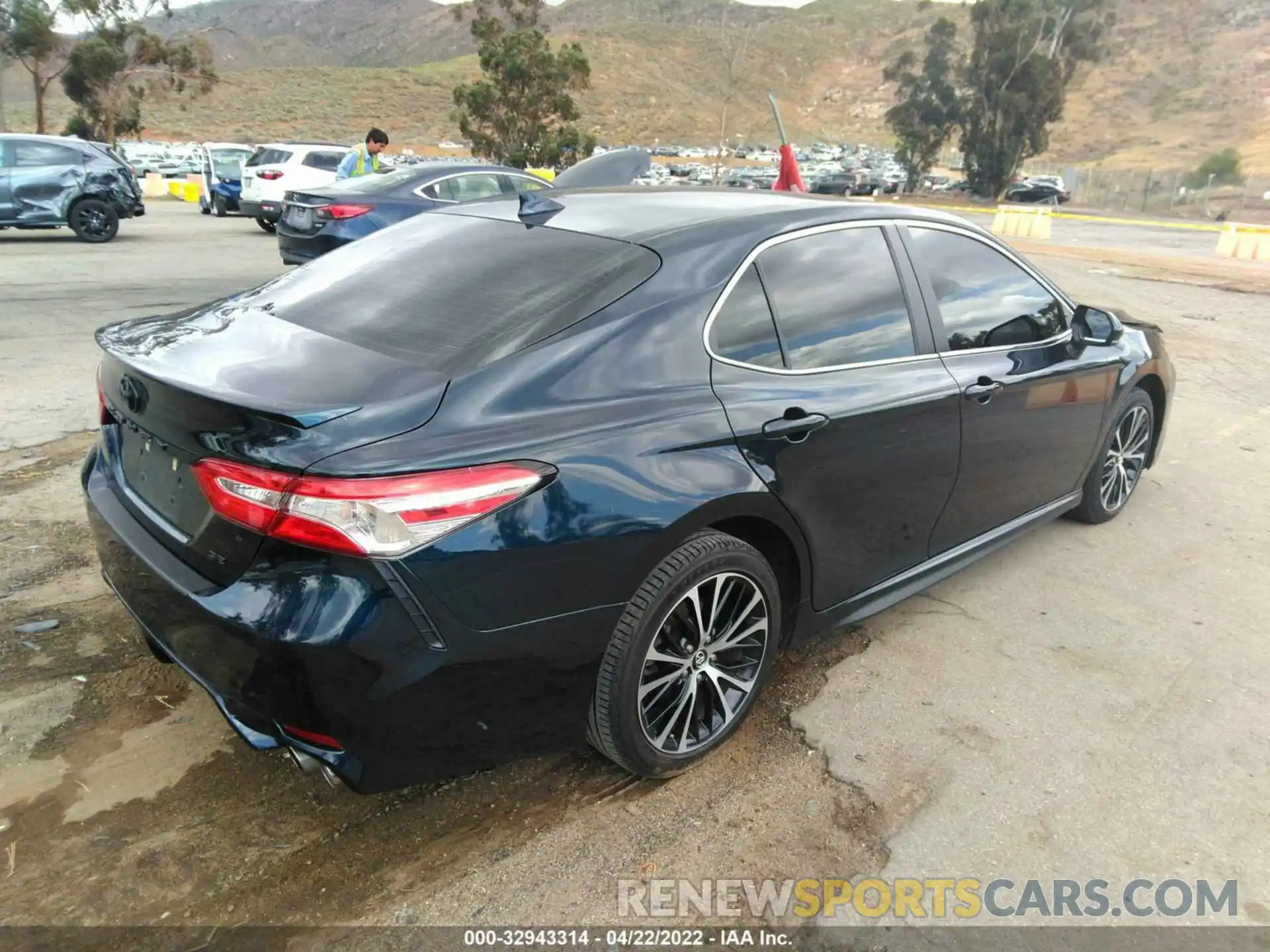 4 Photograph of a damaged car 4T1G11AK6LU887887 TOYOTA CAMRY 2020