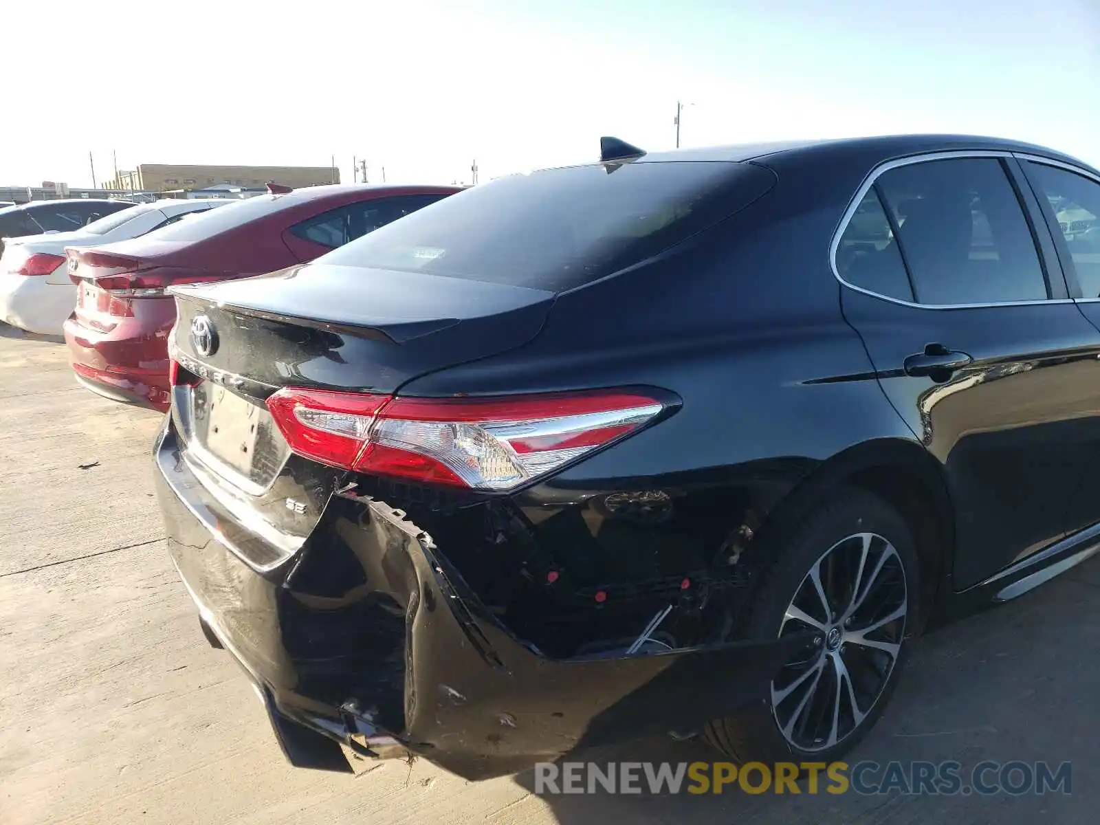 10 Photograph of a damaged car 4T1G11AK6LU890241 TOYOTA CAMRY 2020