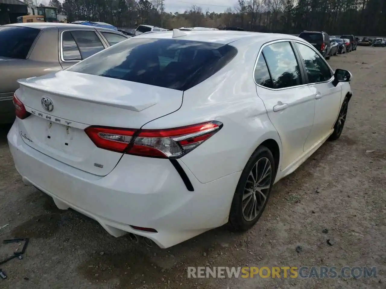 4 Photograph of a damaged car 4T1G11AK6LU890286 TOYOTA CAMRY 2020