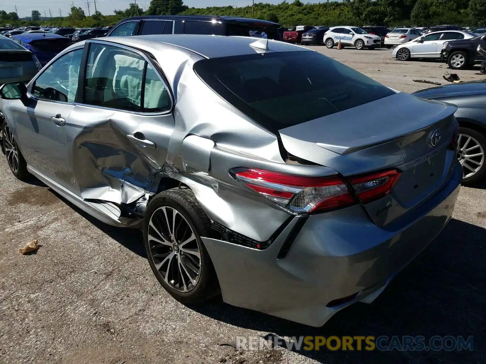 9 Photograph of a damaged car 4T1G11AK6LU893186 TOYOTA CAMRY 2020