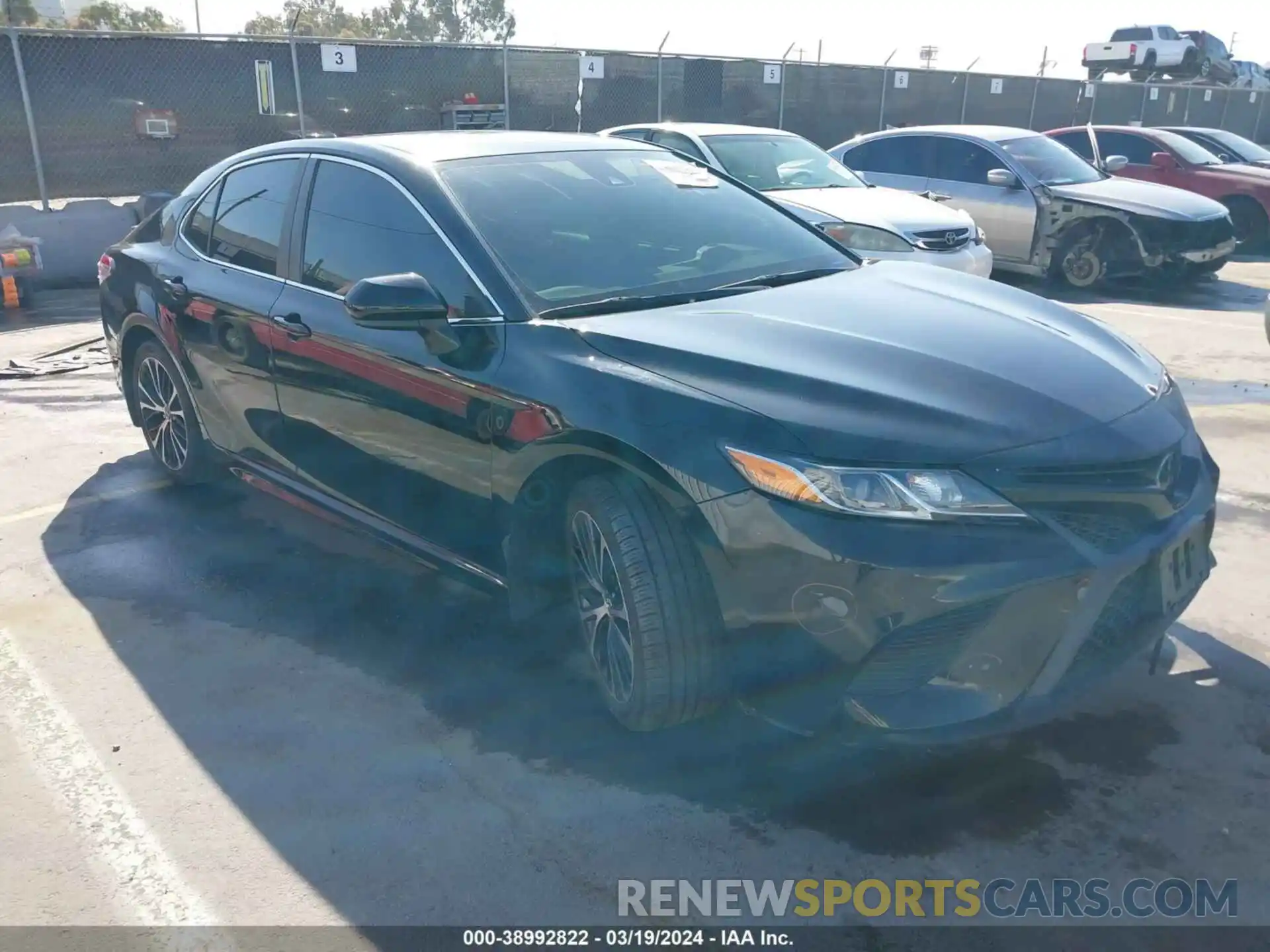 1 Photograph of a damaged car 4T1G11AK6LU895570 TOYOTA CAMRY 2020