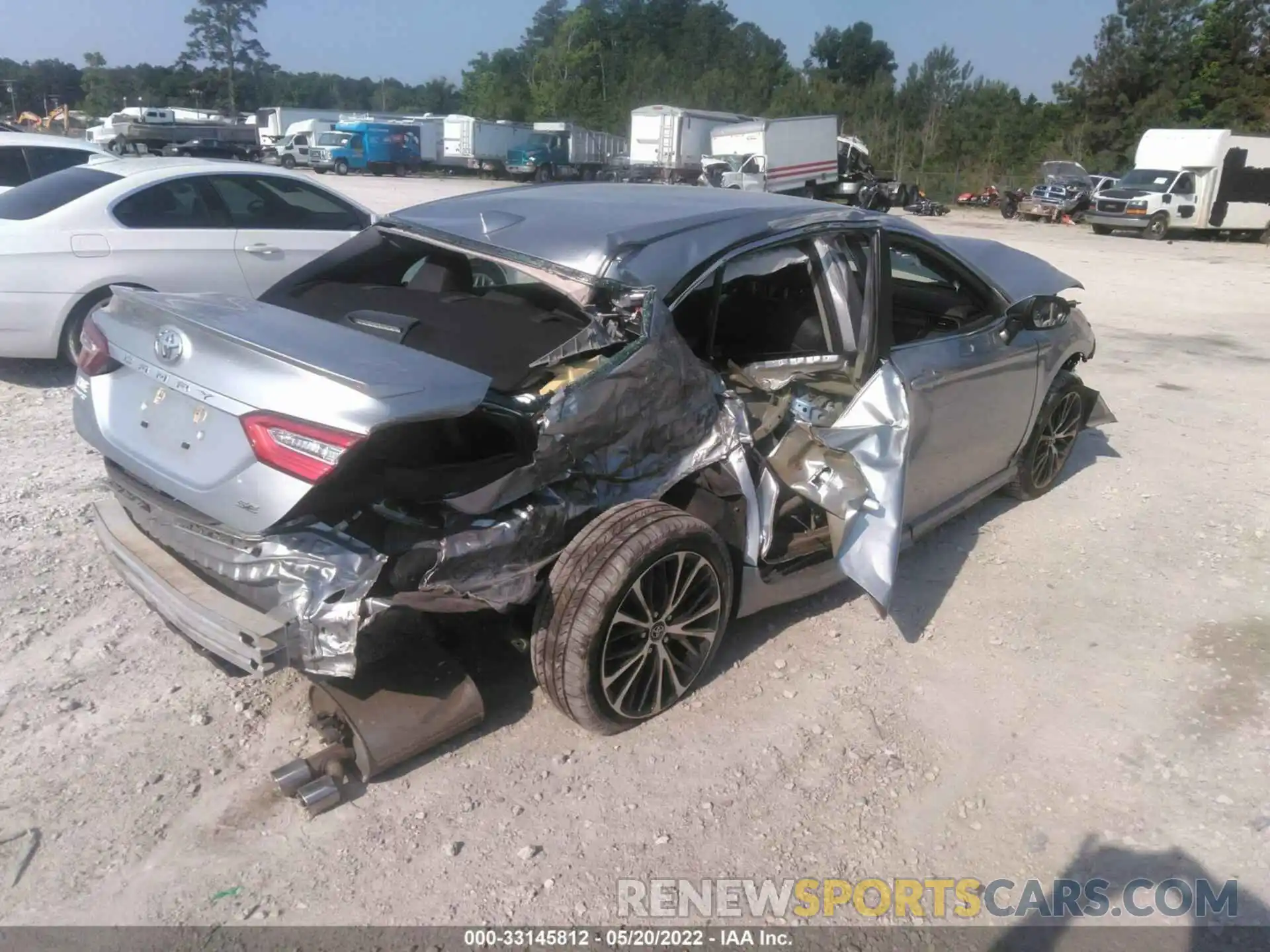 4 Photograph of a damaged car 4T1G11AK6LU896931 TOYOTA CAMRY 2020