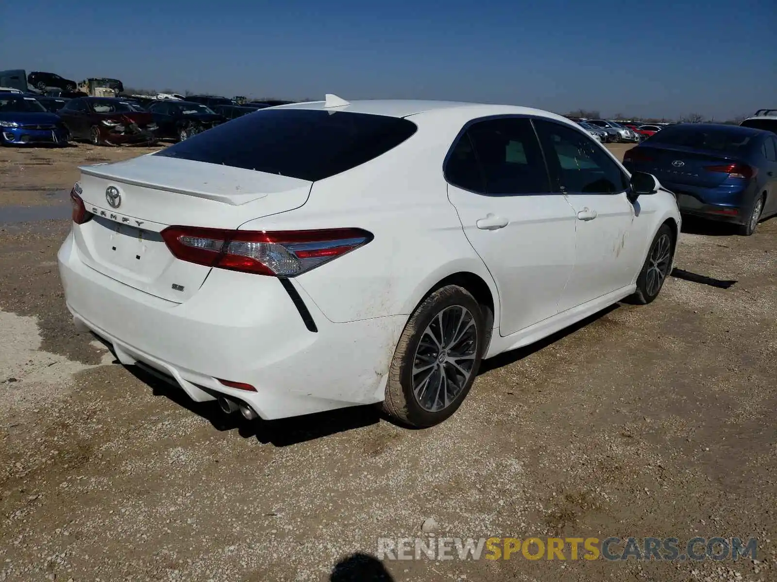 4 Photograph of a damaged car 4T1G11AK6LU898162 TOYOTA CAMRY 2020