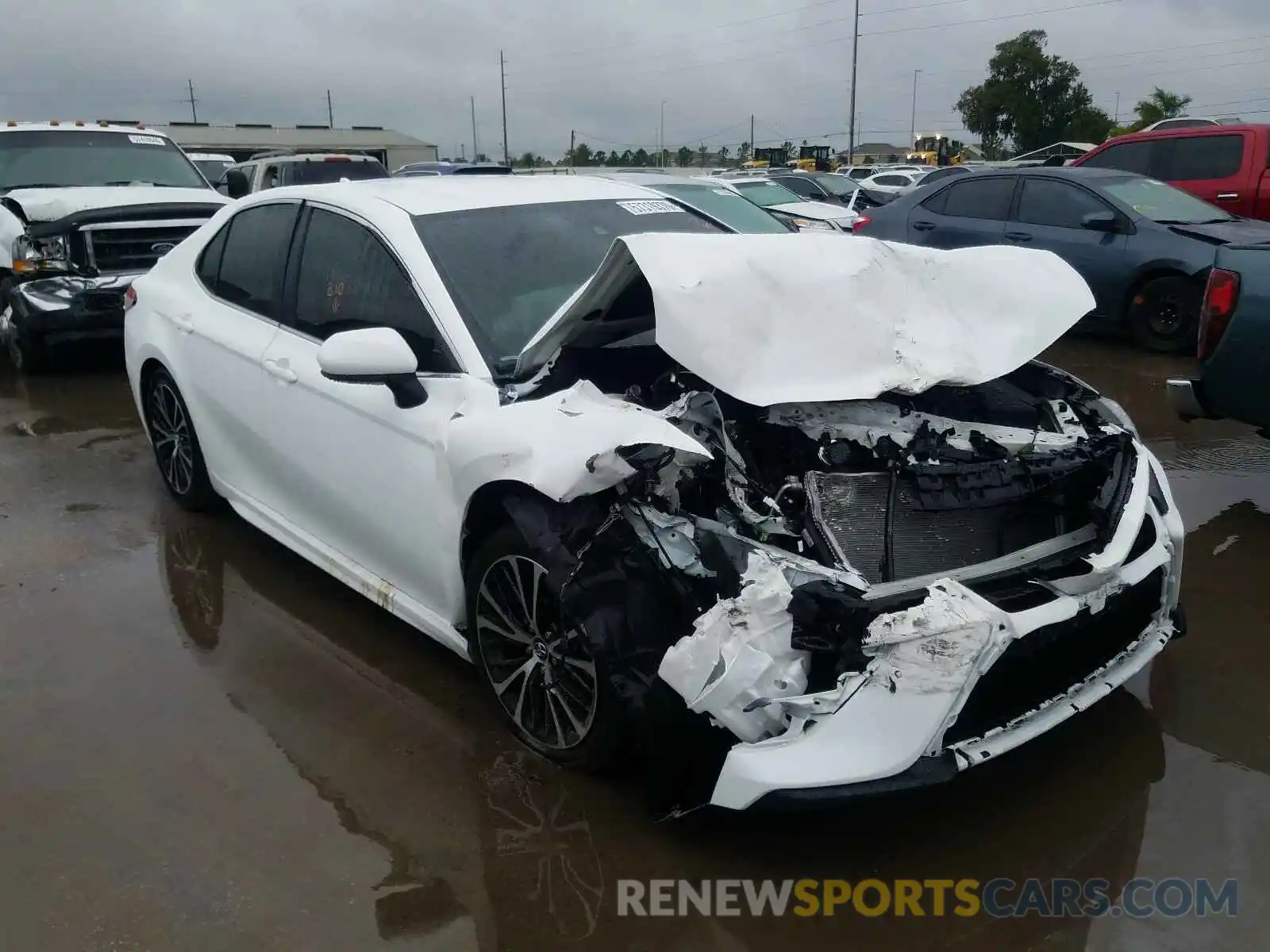 1 Photograph of a damaged car 4T1G11AK6LU900654 TOYOTA CAMRY 2020