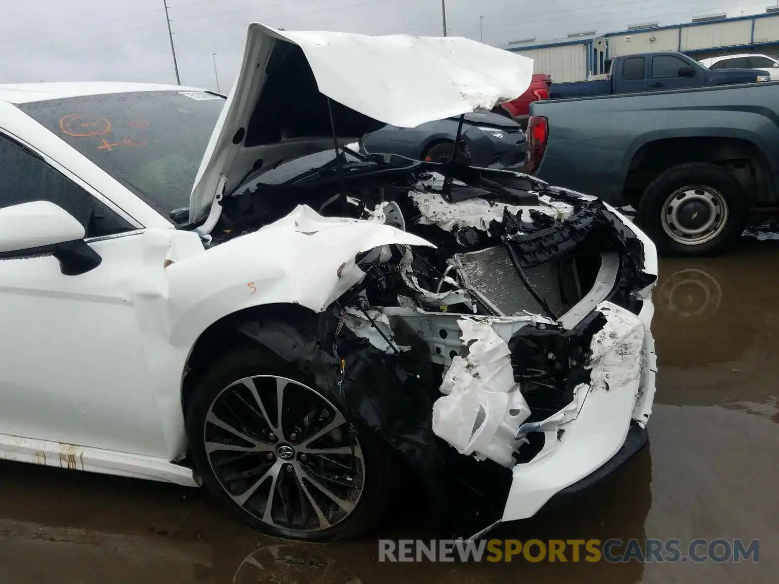 9 Photograph of a damaged car 4T1G11AK6LU900654 TOYOTA CAMRY 2020