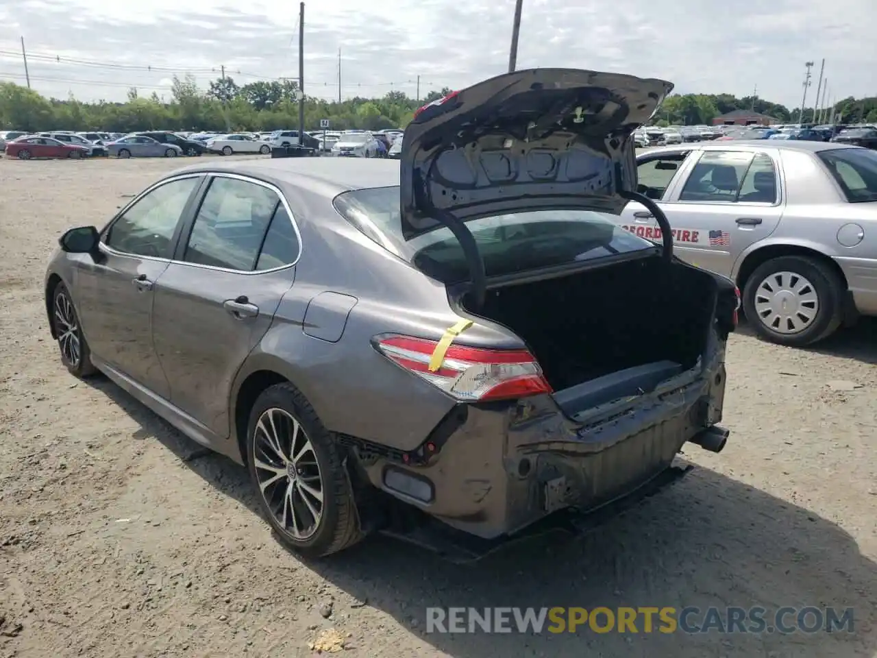 3 Photograph of a damaged car 4T1G11AK6LU902579 TOYOTA CAMRY 2020