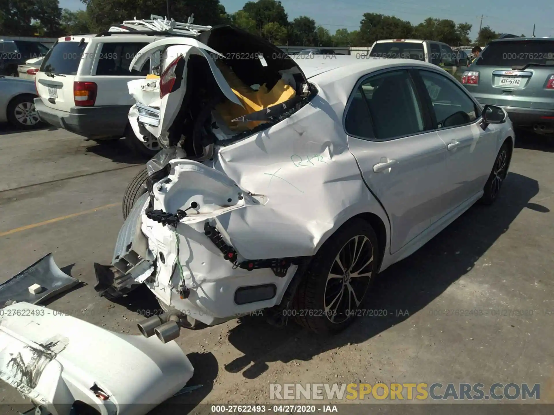 4 Photograph of a damaged car 4T1G11AK6LU904820 TOYOTA CAMRY 2020