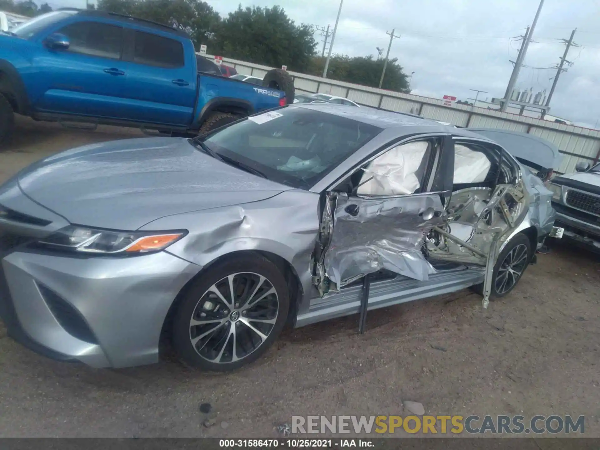 6 Photograph of a damaged car 4T1G11AK6LU905532 TOYOTA CAMRY 2020