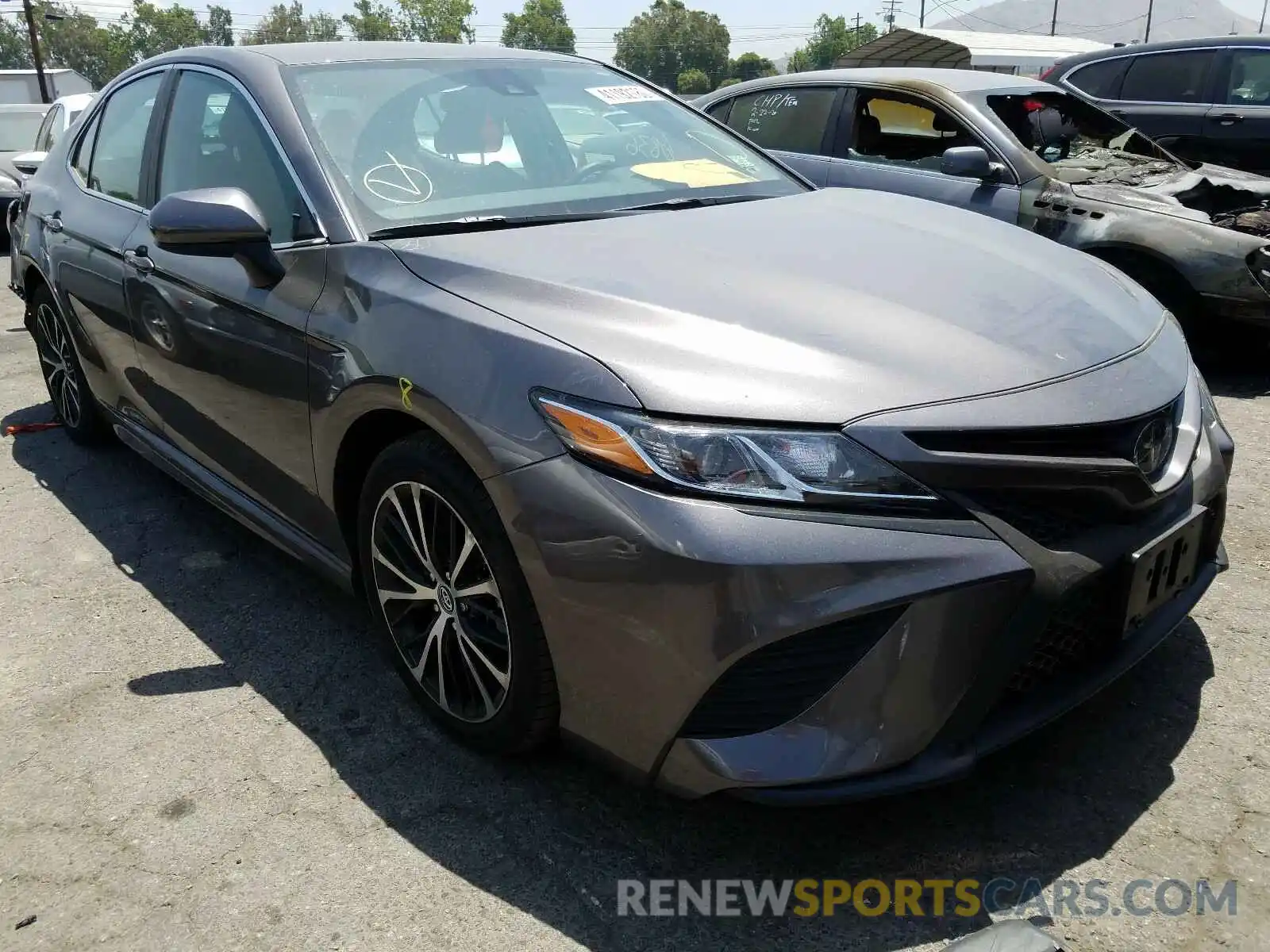 1 Photograph of a damaged car 4T1G11AK6LU913484 TOYOTA CAMRY 2020