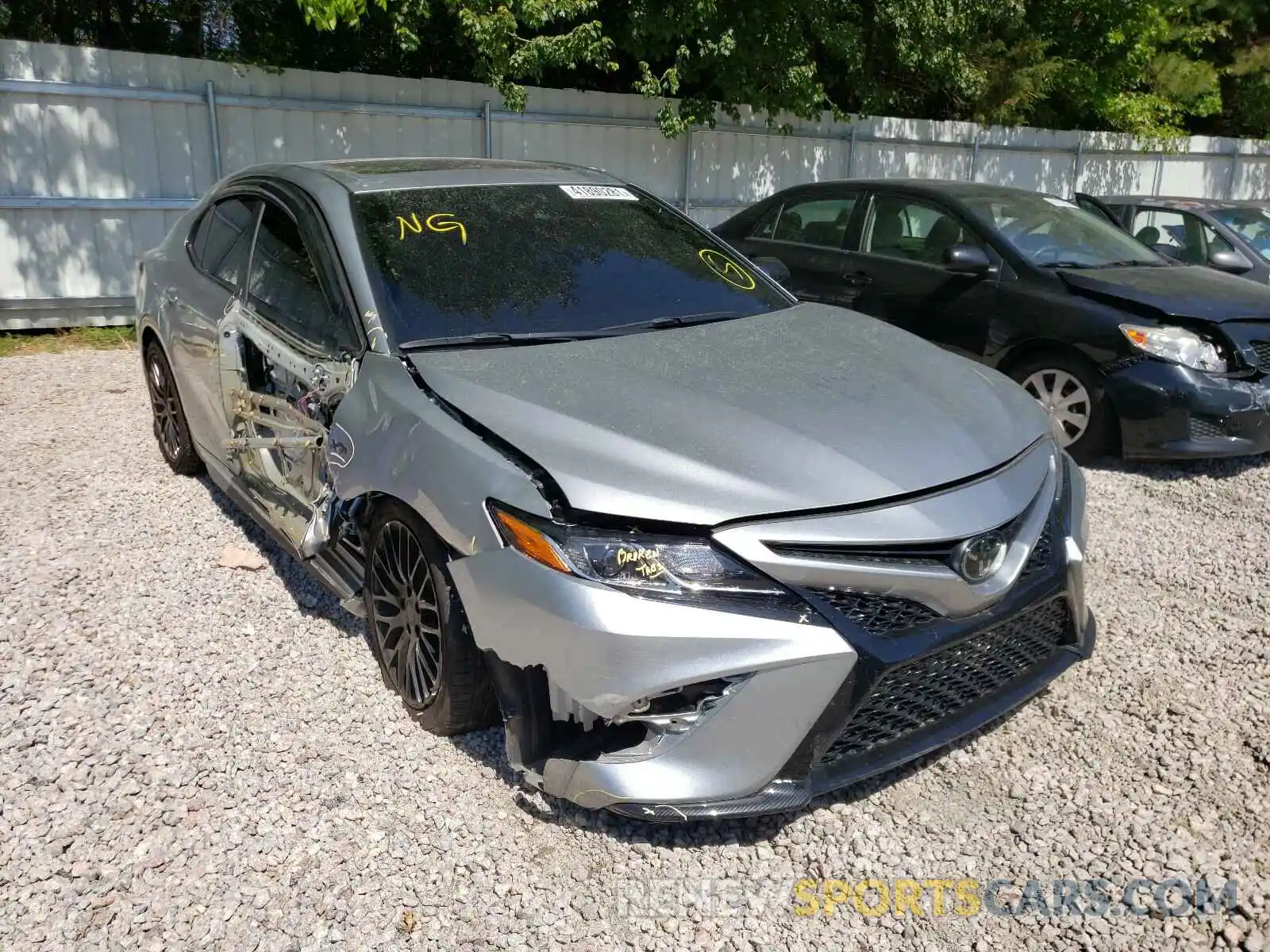 1 Photograph of a damaged car 4T1G11AK6LU916384 TOYOTA CAMRY 2020