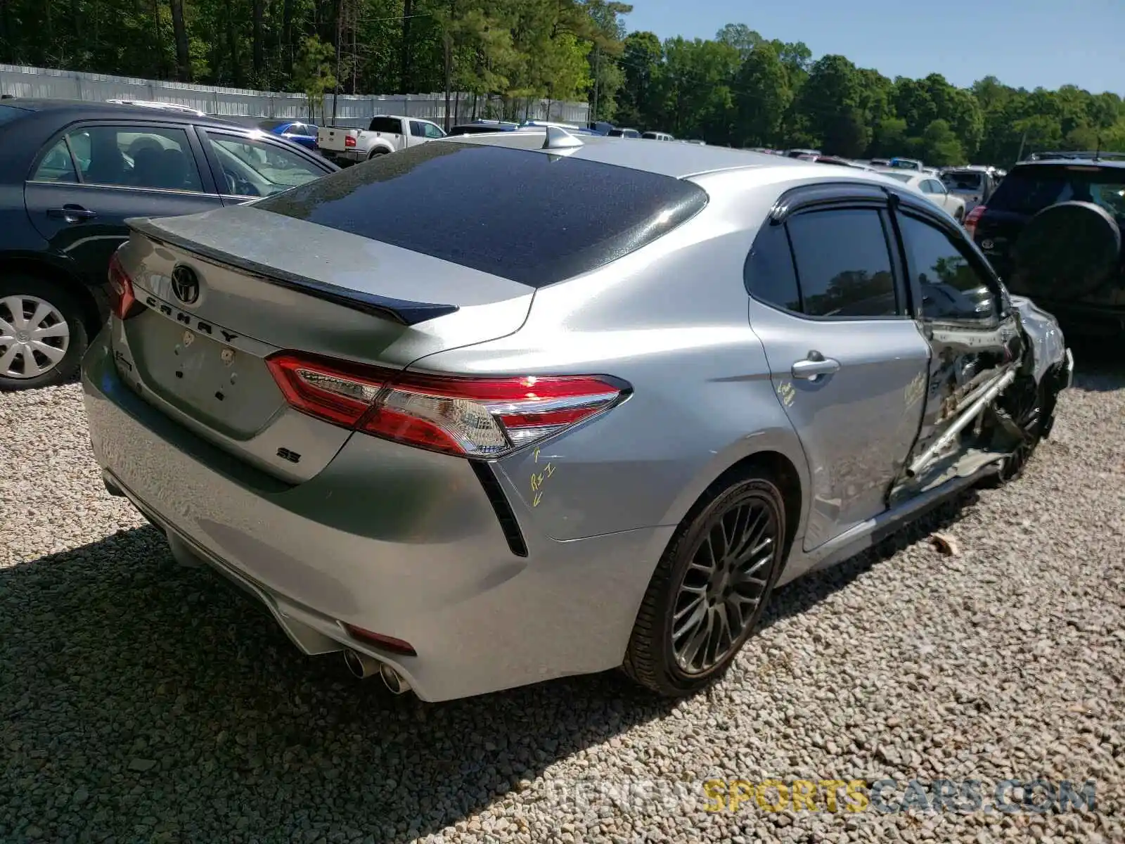 4 Photograph of a damaged car 4T1G11AK6LU916384 TOYOTA CAMRY 2020