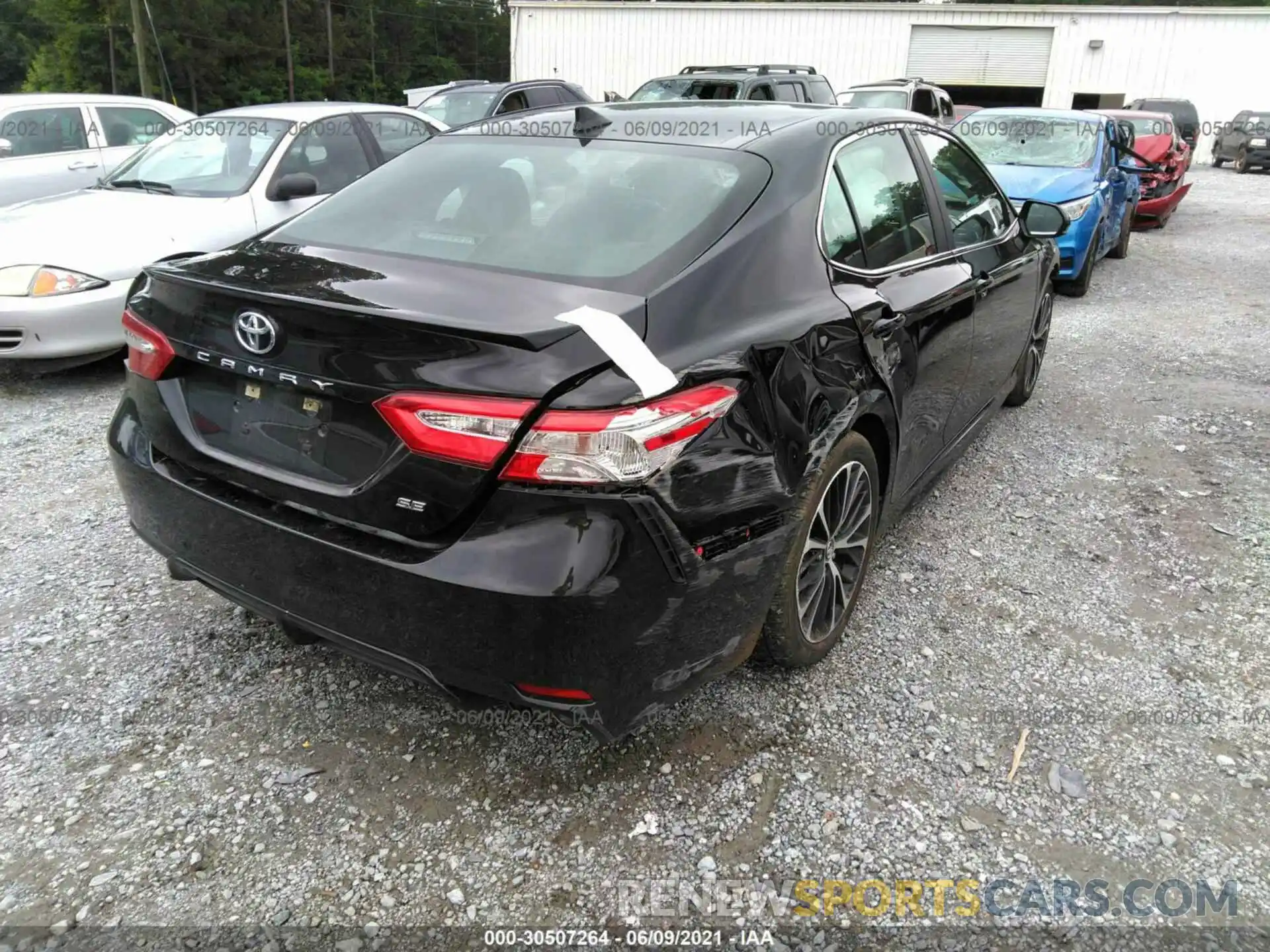 4 Photograph of a damaged car 4T1G11AK6LU916854 TOYOTA CAMRY 2020