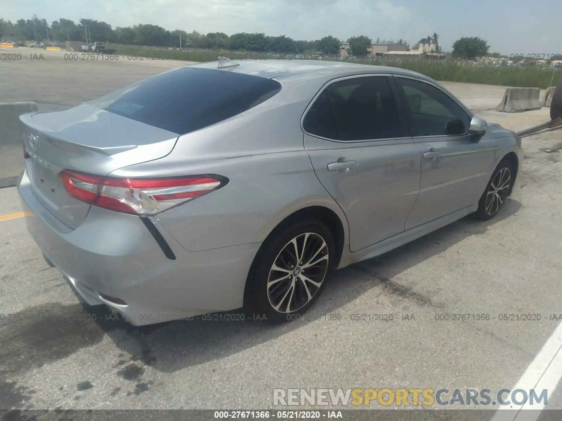 4 Photograph of a damaged car 4T1G11AK6LU920368 TOYOTA CAMRY 2020