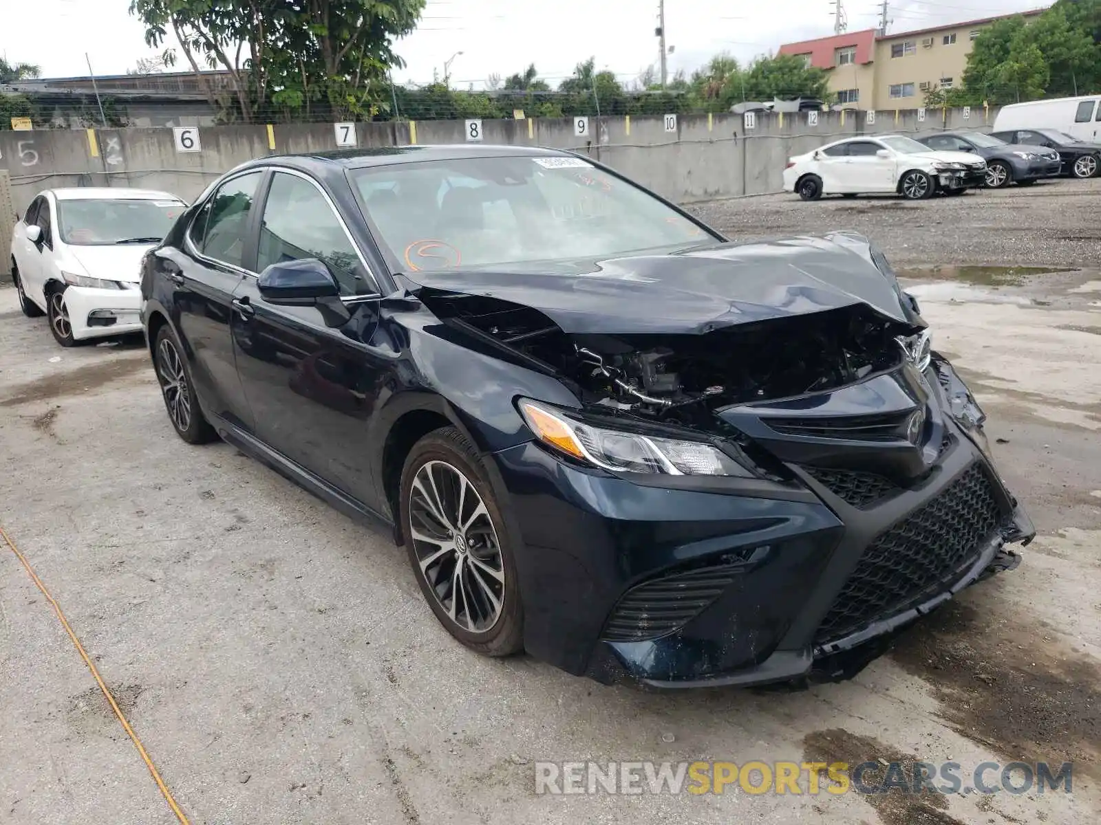 1 Photograph of a damaged car 4T1G11AK6LU922086 TOYOTA CAMRY 2020