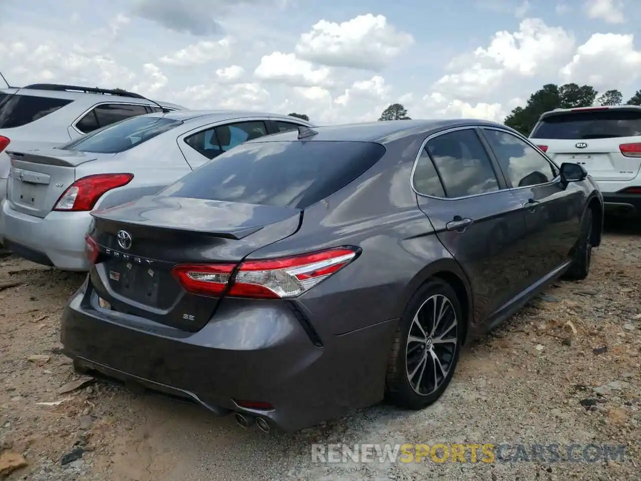 4 Photograph of a damaged car 4T1G11AK6LU924016 TOYOTA CAMRY 2020