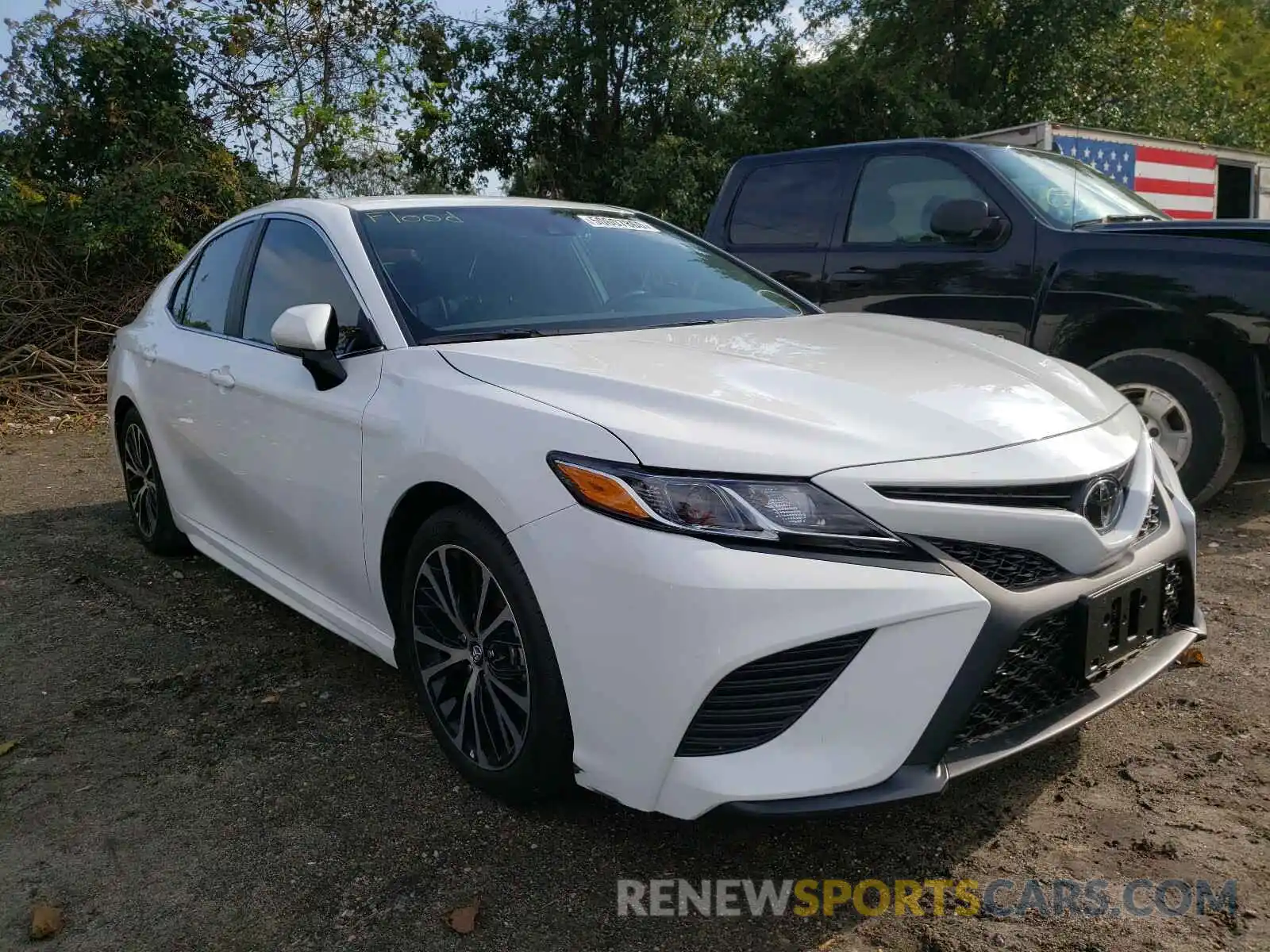 1 Photograph of a damaged car 4T1G11AK6LU925103 TOYOTA CAMRY 2020