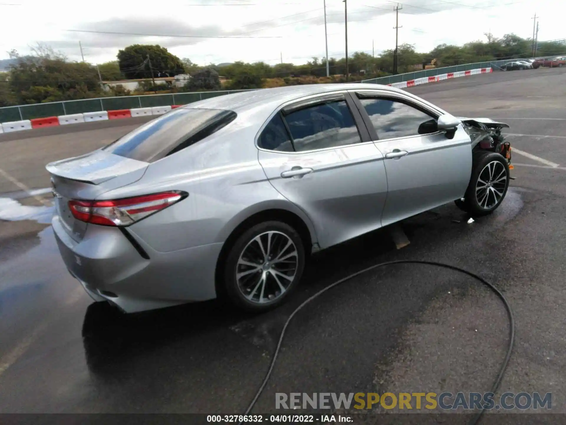 2 Photograph of a damaged car 4T1G11AK6LU925120 TOYOTA CAMRY 2020