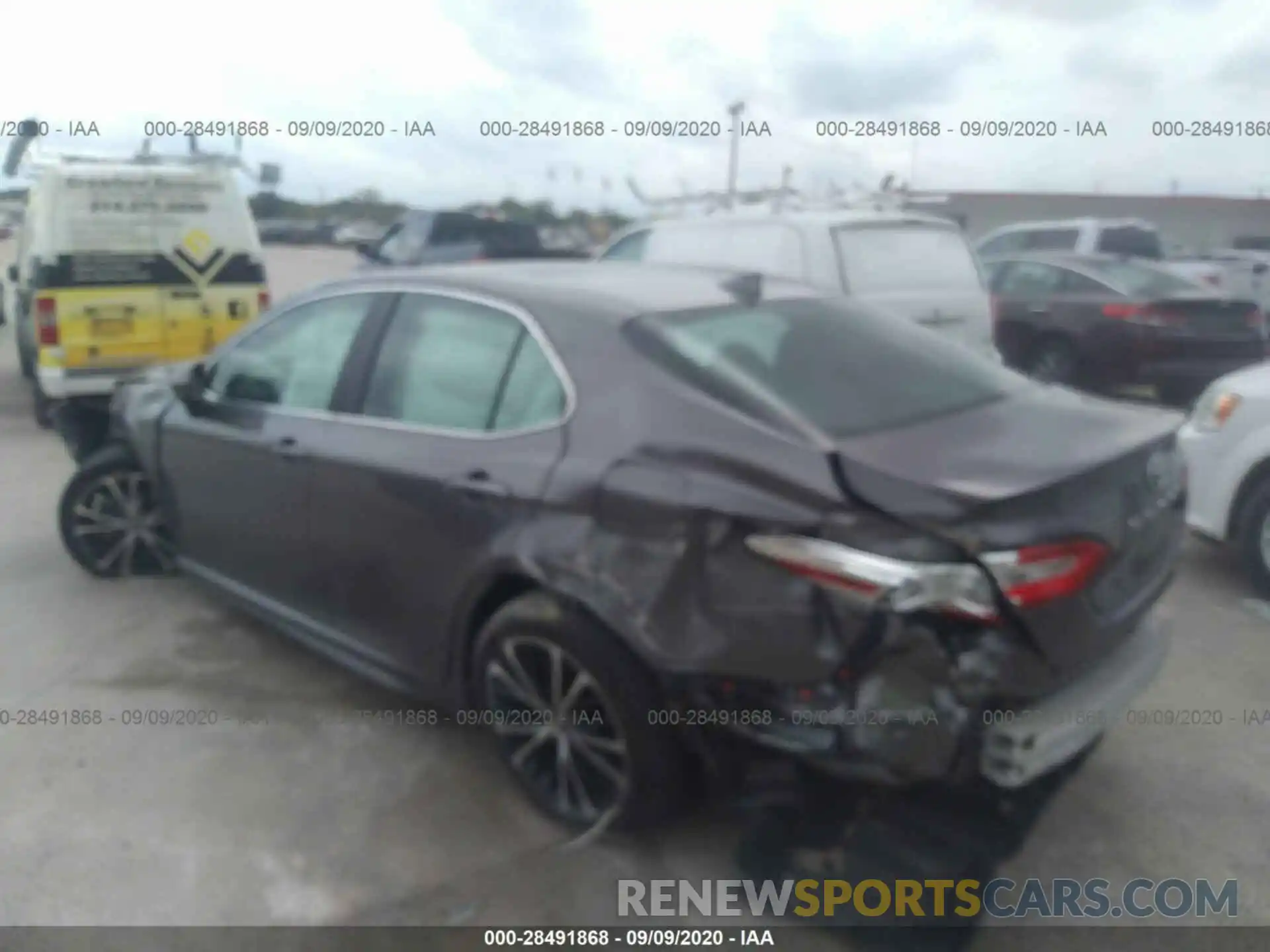 3 Photograph of a damaged car 4T1G11AK6LU928454 TOYOTA CAMRY 2020