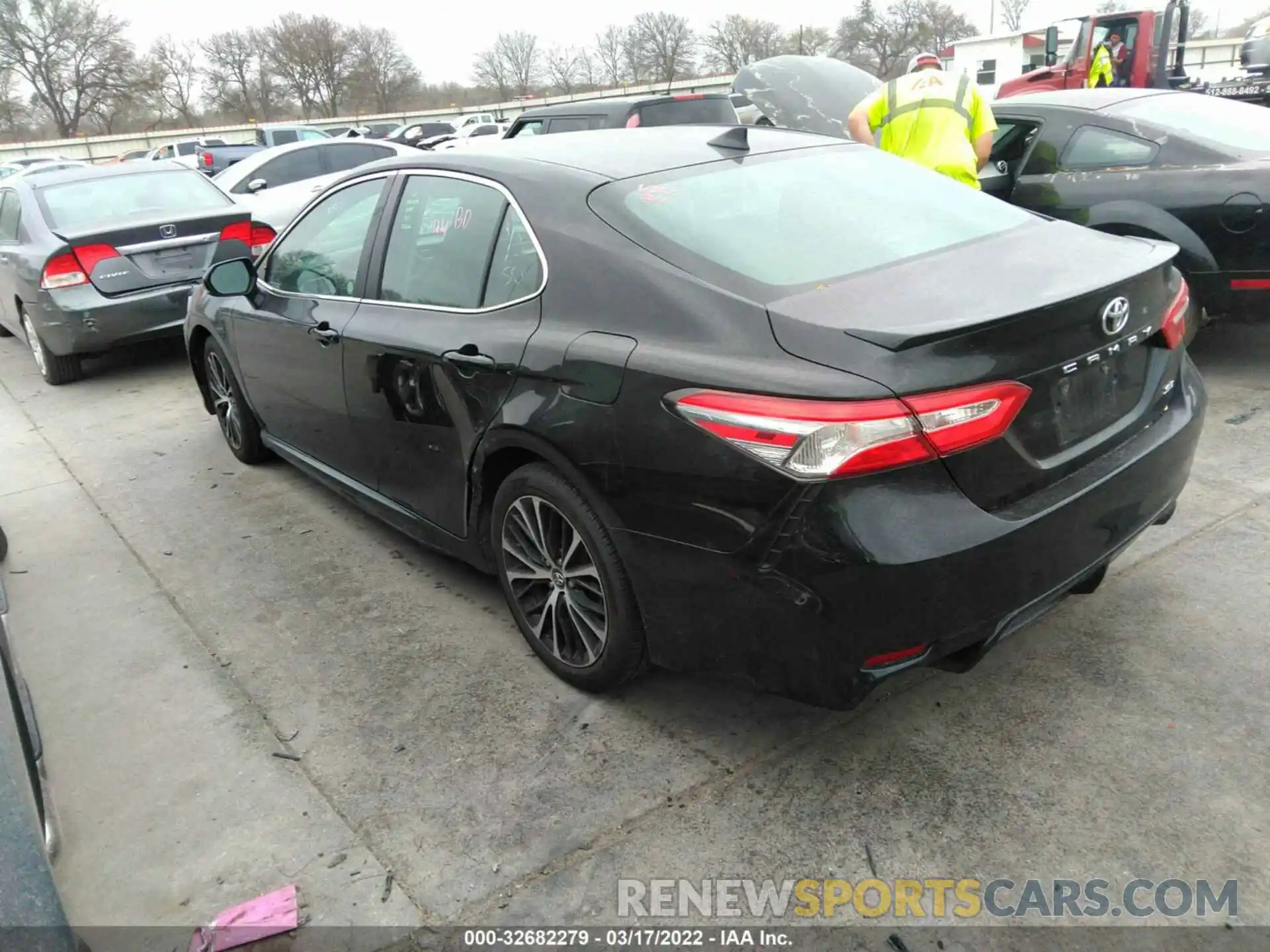 3 Photograph of a damaged car 4T1G11AK6LU930415 TOYOTA CAMRY 2020