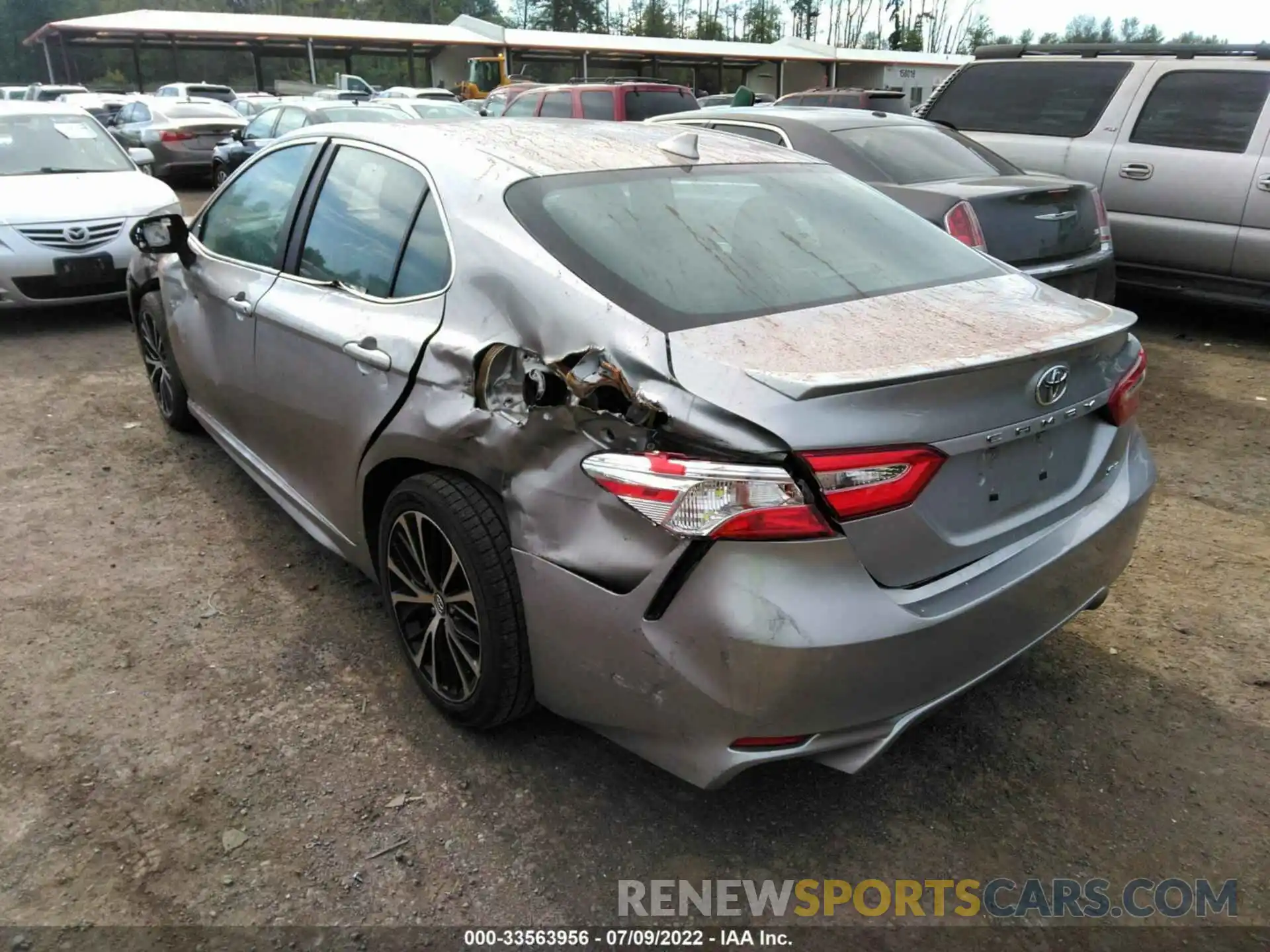 3 Photograph of a damaged car 4T1G11AK6LU931533 TOYOTA CAMRY 2020