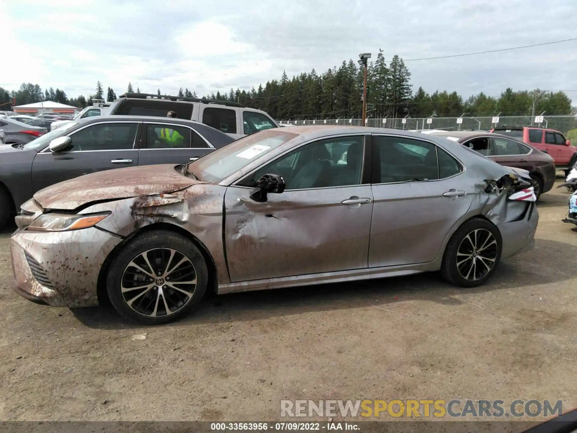 6 Photograph of a damaged car 4T1G11AK6LU931533 TOYOTA CAMRY 2020