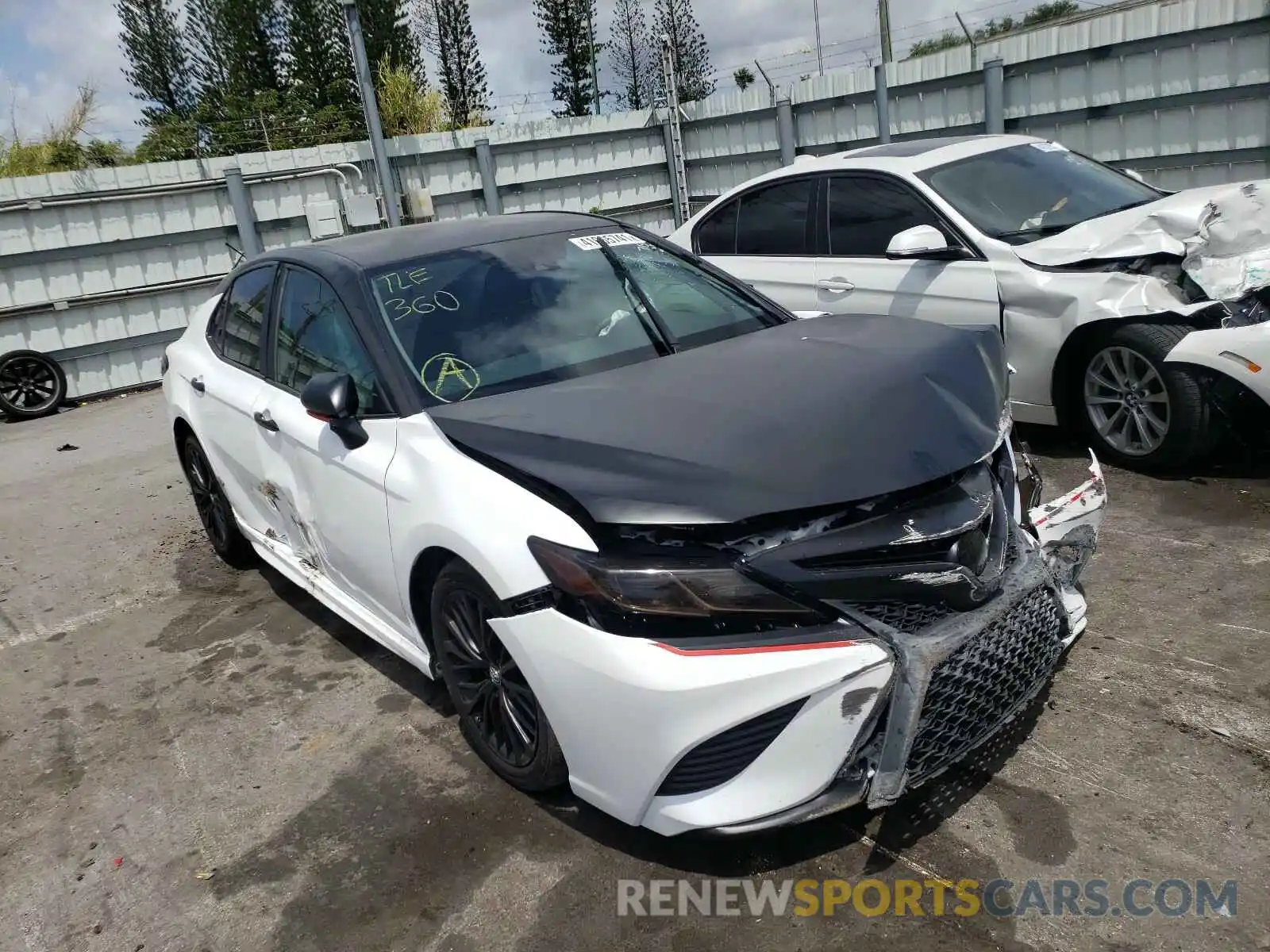 1 Photograph of a damaged car 4T1G11AK6LU937137 TOYOTA CAMRY 2020