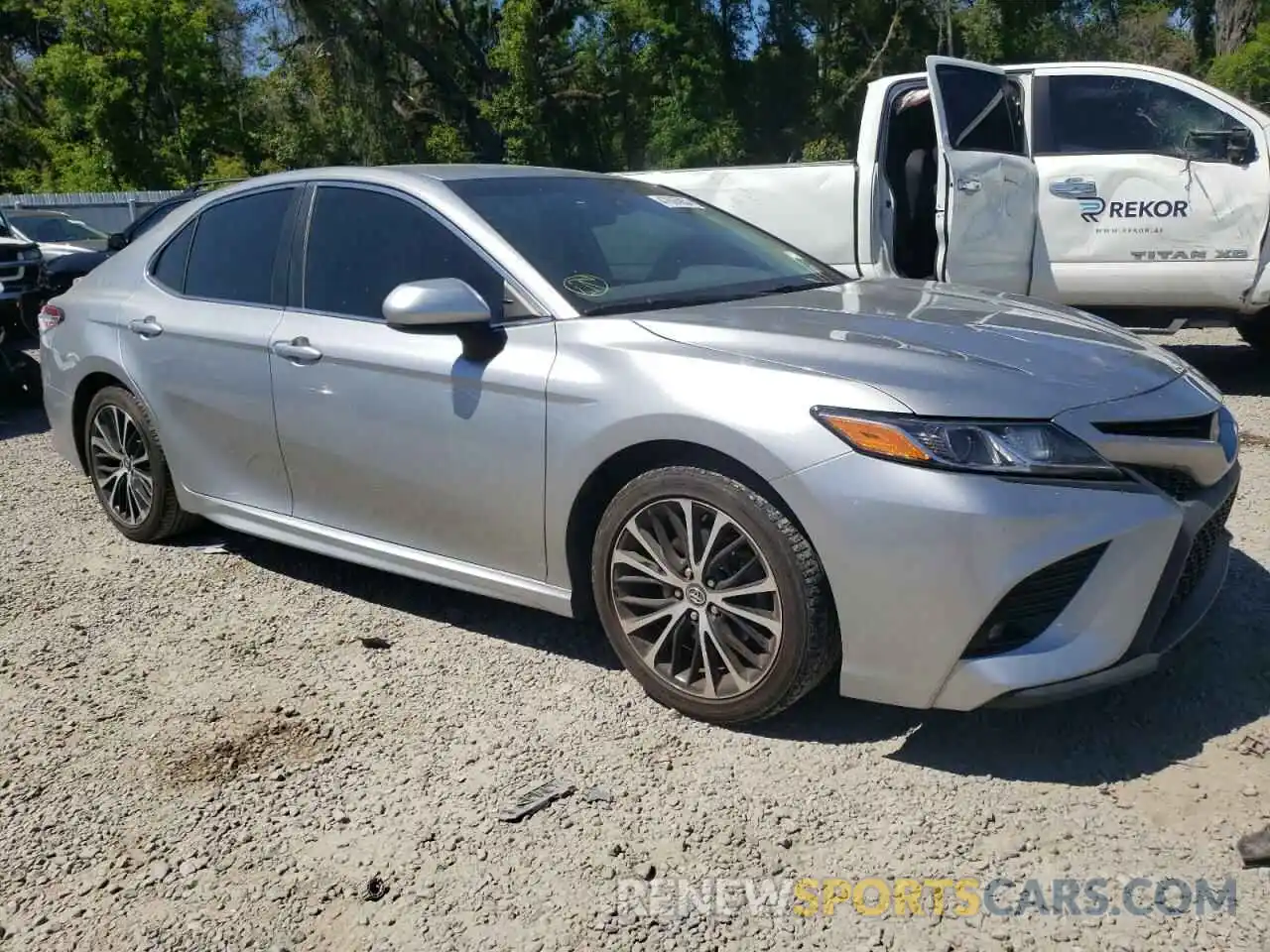 4 Photograph of a damaged car 4T1G11AK6LU937591 TOYOTA CAMRY 2020