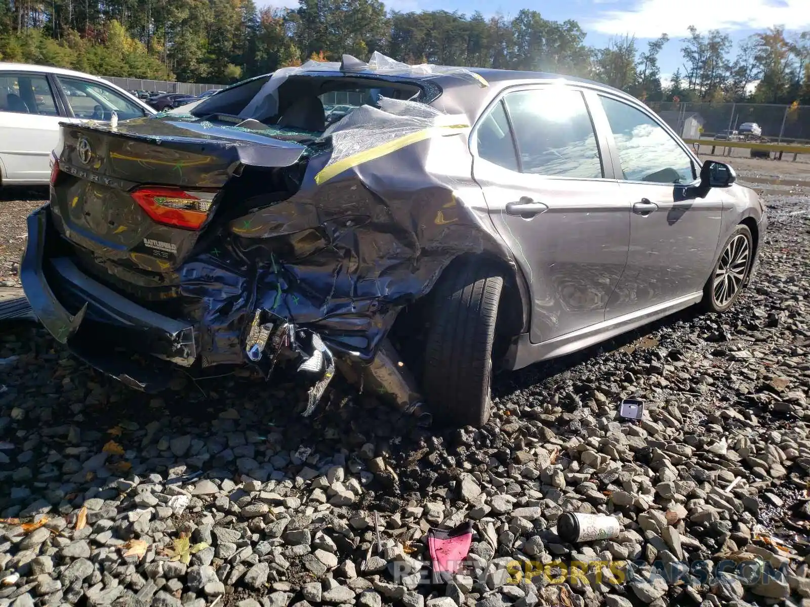 4 Photograph of a damaged car 4T1G11AK6LU940667 TOYOTA CAMRY 2020