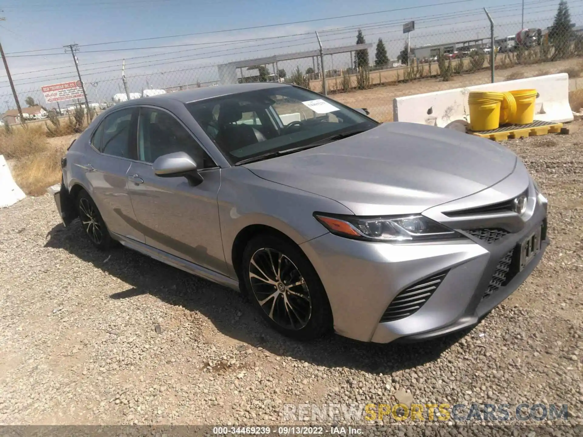 1 Photograph of a damaged car 4T1G11AK6LU941110 TOYOTA CAMRY 2020