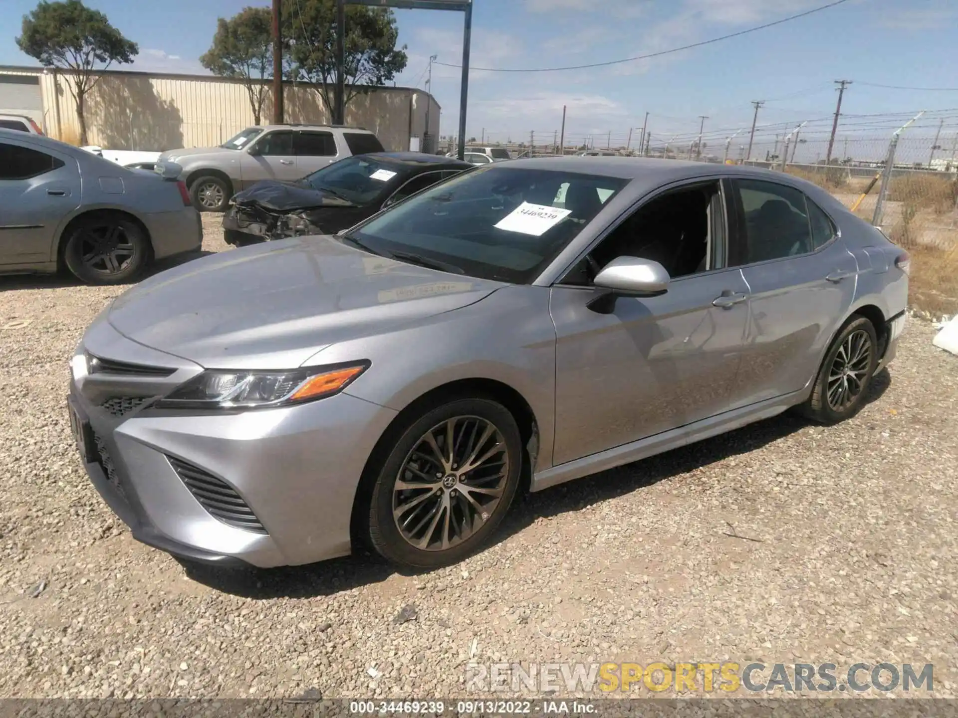 2 Photograph of a damaged car 4T1G11AK6LU941110 TOYOTA CAMRY 2020