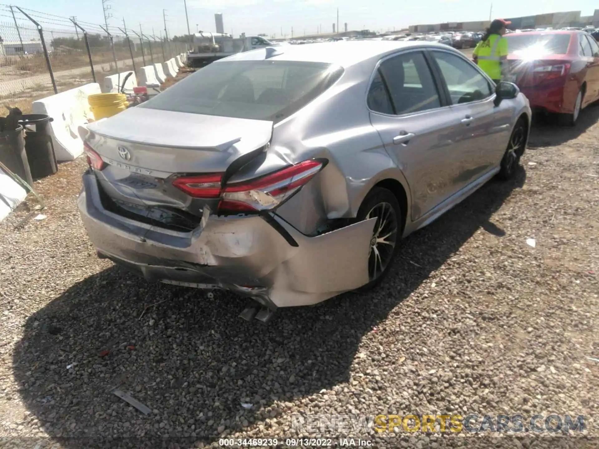 4 Photograph of a damaged car 4T1G11AK6LU941110 TOYOTA CAMRY 2020