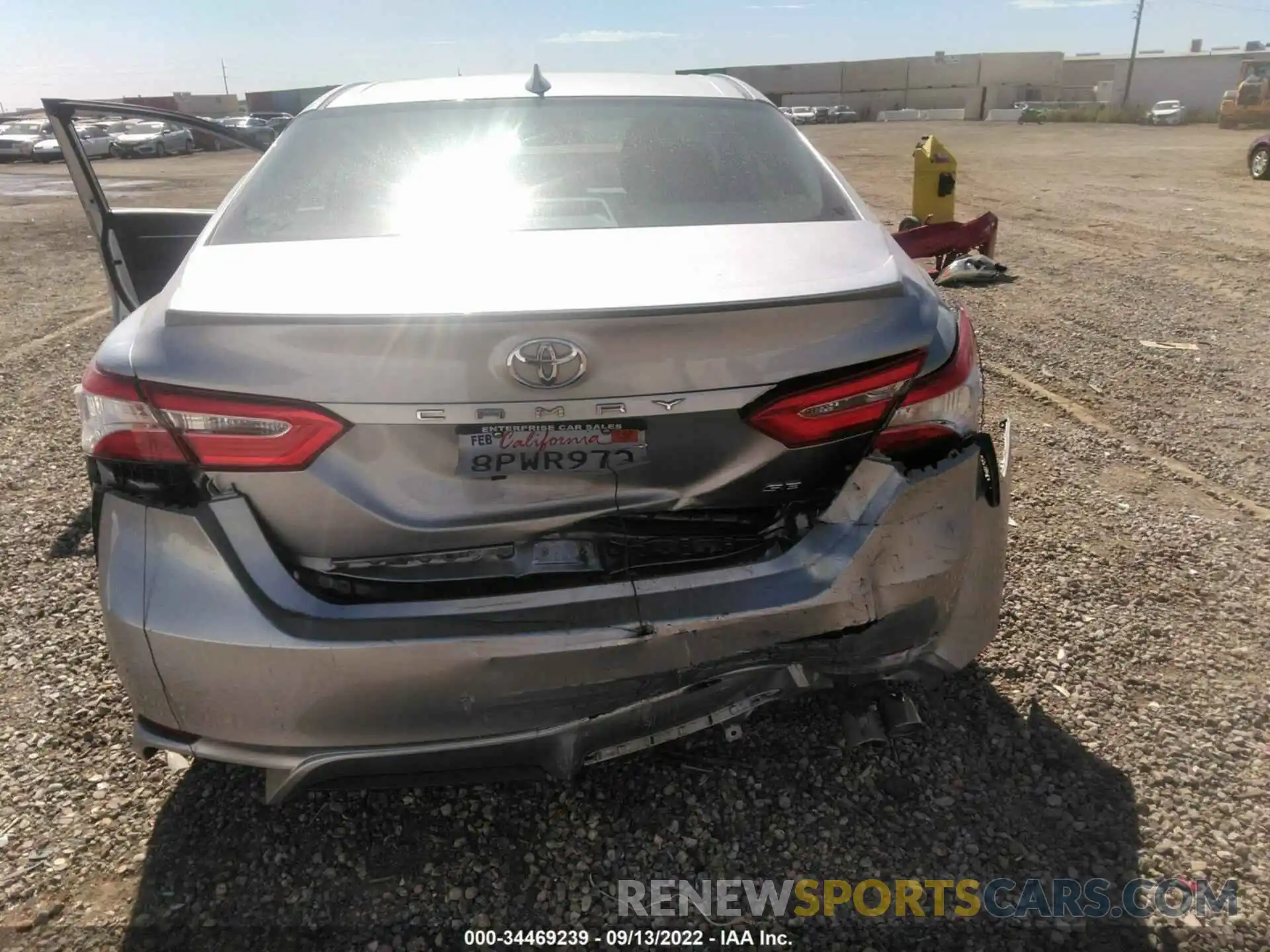 6 Photograph of a damaged car 4T1G11AK6LU941110 TOYOTA CAMRY 2020