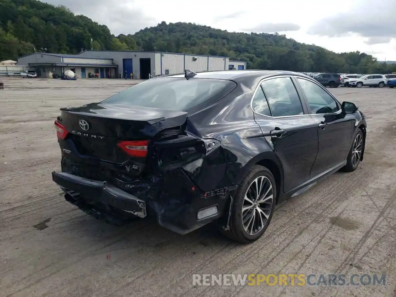 4 Photograph of a damaged car 4T1G11AK6LU941270 TOYOTA CAMRY 2020