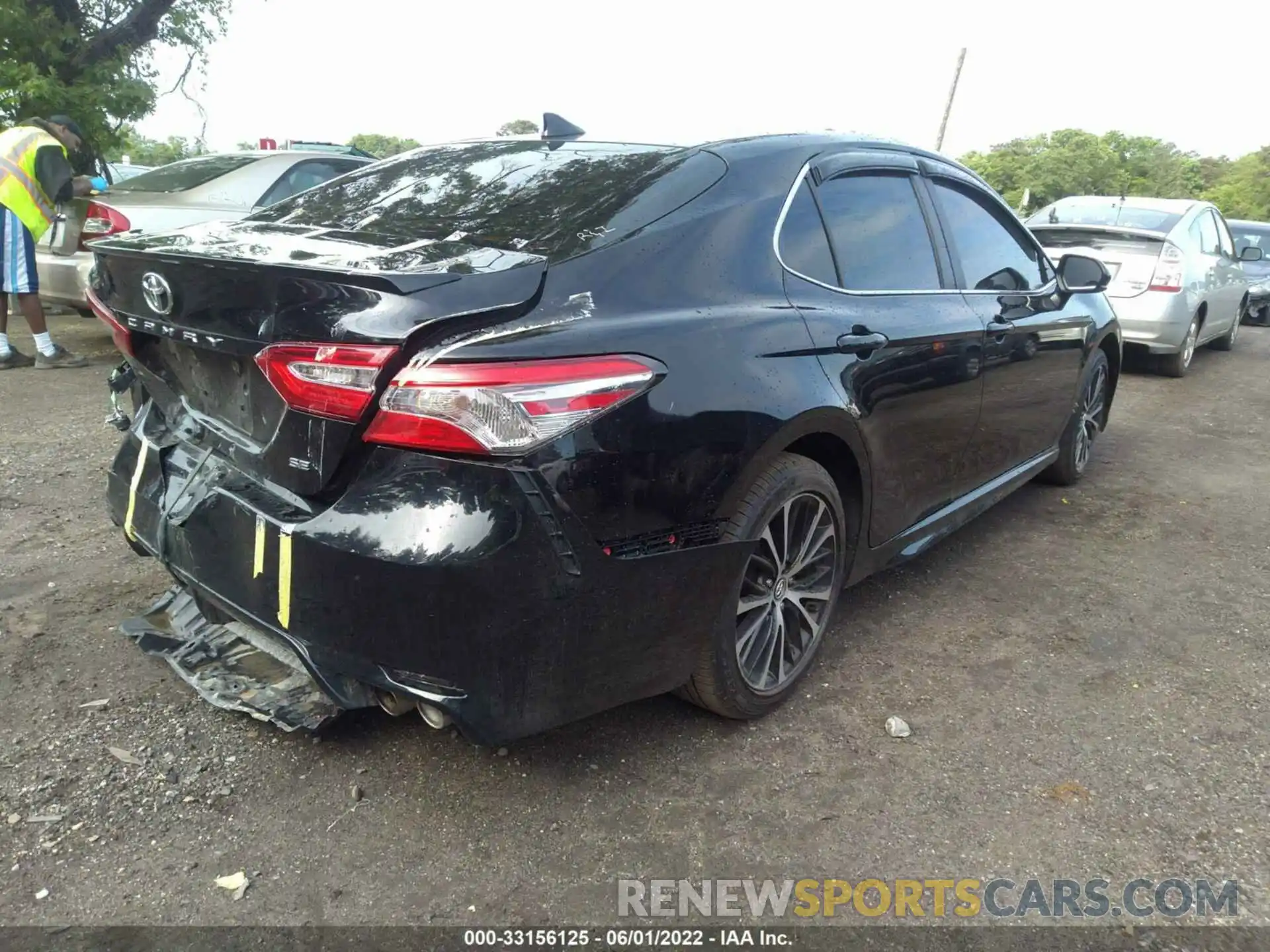 4 Photograph of a damaged car 4T1G11AK6LU944217 TOYOTA CAMRY 2020