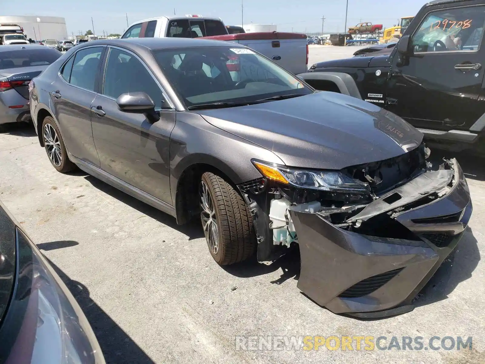 1 Photograph of a damaged car 4T1G11AK6LU948431 TOYOTA CAMRY 2020